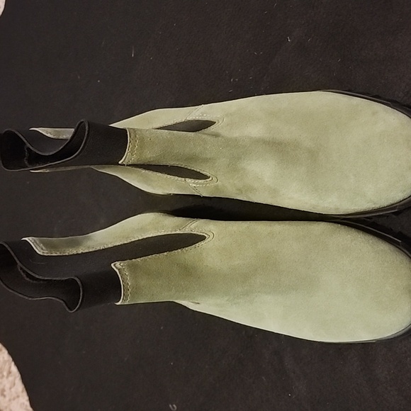 Nurture Denali Women’s Water Resistant Suede Platform Chelsea Boots NWT sz8 - Picture 1 of 7